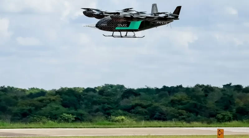 Embraer realiza voo de carro voador e avança em projeto de mobilidade aérea no Brasil