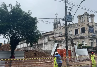 Obra de expansão do metrô de Salvador derruba dois casarões históricos no Campo Grande