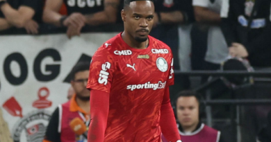 Palmeiras denuncia racismo contra goleiro Carlos Miguel em clássico contra o Corinthians