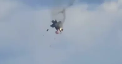 Dois caças da Marinha dos EUA colidem durante show aéreo em Idaho