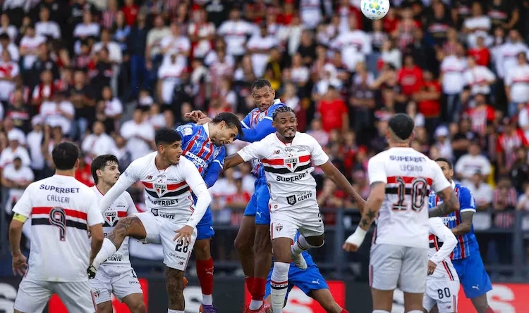 São Paulo e Bahia empatam em jogo movimentado em Bragança Paulista pelo Brasileirão