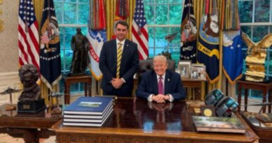 Flávio Bolsonaro encontra Trump nos EUA
