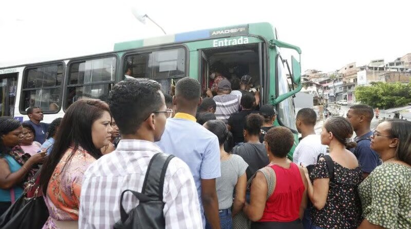 Justiça obriga circulação de 60% da frota durante greve de ônibus em Salvador