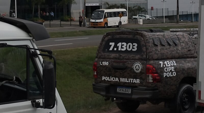 Perseguição policial provoca congestionamento na BA-099 1