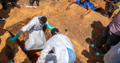 Mais de 30 mortes em campo de deslocados acendem alerta para avanço acelerado do Ebola na República Democrática do Congo