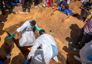 Mais de 30 mortes em campo de deslocados acendem alerta para avanço acelerado do Ebola na República Democrática do Congo