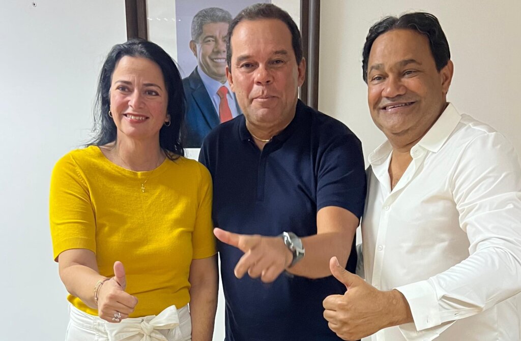 EXCLUSIVO: Cleber Alves deixa governo de Camaçari e lança Márcia Guimarães como pré-candidata a deputada federal 1