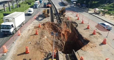 Quarto dia de interdição na BR-324 mantém motoristas presos em congestionamento de 4 km
