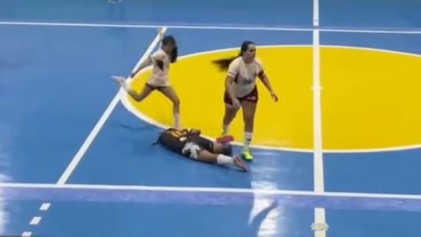 Jogadora é suspensa por cinco anos após chutar adversária na cabeça durante partida de futsal no Ceará 1