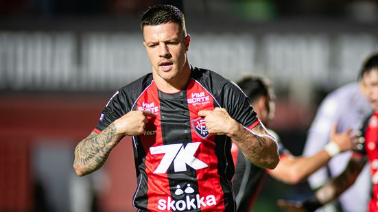 Na retomada do Brasileirão, Vitória vence o Vasco no Barradão e melhora posição na tabela de classificação