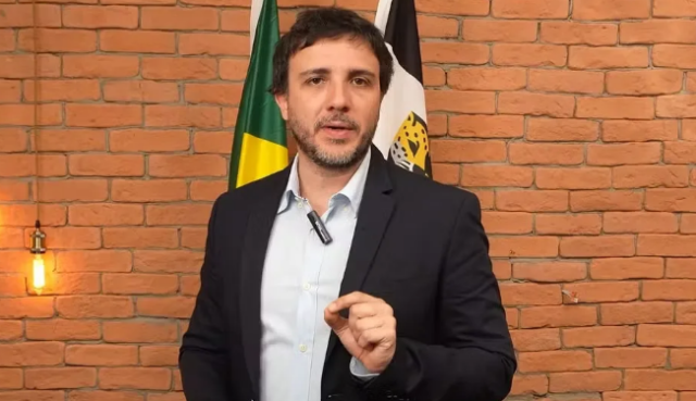 Renan Santos diz que brasileiro elegerá "300 parasitas e vagabundos" do Centrão, mas admite que precisará negociar
