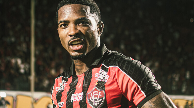 Vitória perde Cacá por dois jogos após confusão no Ba-Vi; zagueiro é punido pelo STJD