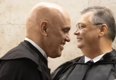 Dino e Moraes querem mudar regra que permite  atuação no jornalismo sem diploma