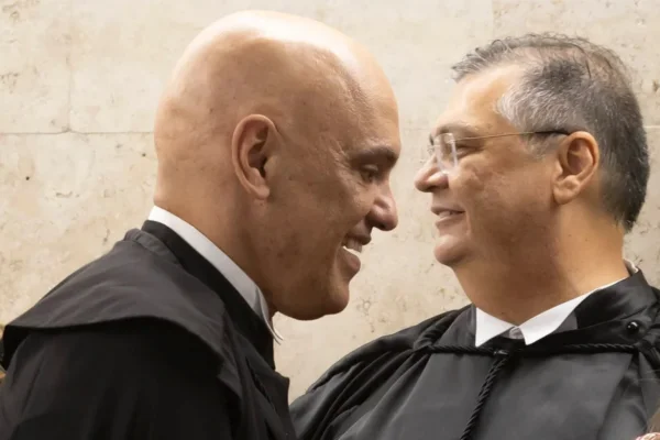 Dino e Moraes querem mudar regra que permite  atuação no jornalismo sem diploma