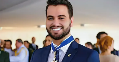 Juiz dos EUA aponta registro migratório falso usado em prisão de Filipe Martins e cobra identificação dos responsáveis