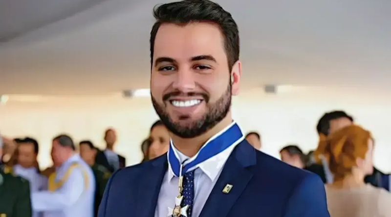 Juiz dos EUA aponta registro migratório falso usado em prisão de Filipe Martins e cobra identificação dos responsáveis