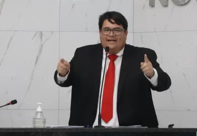 Tagner recua de projeto que defende revisão dos 14% cobrados de aposentados da prefeitura de Camaçari