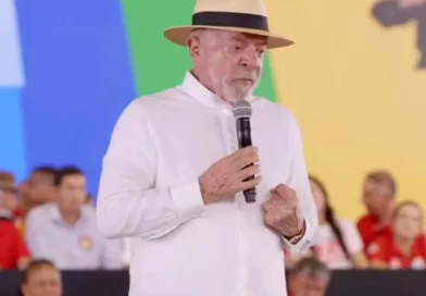 Lula pede votos durante convenção na Bahia antes do prazo e pode sofrer punição do TSE