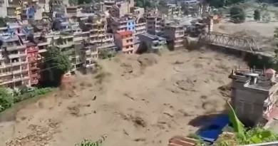 Terremoto desencadeia avalanche de lama e enchente devastadora no Nepal; centenas estão desaparecidos