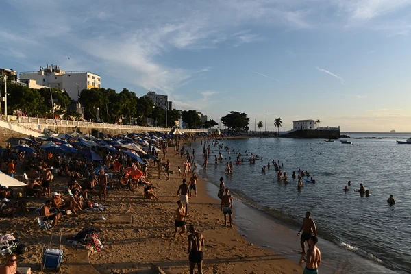 Facção criminosa impõe tabela de preços para venda de queijinho no Porto da Barra