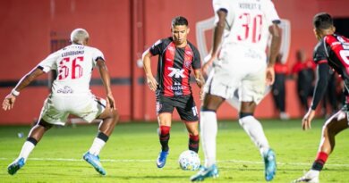 Vitória vence Botafogo no Barradão e encerra jejum no Brasileirão