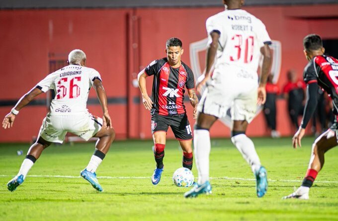 Vitória vence Botafogo no Barradão e encerra jejum no Brasileirão