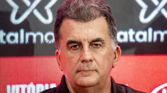 Vitória sofre transfer ban da FIFA por dívida envolvendo negociação de Wagner Leonardo; Fábio Mota explica caso