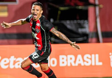 Vitória goleia Athletico-PR, reverte desvantagem e garante vaga nas quartas da Copa do Brasil