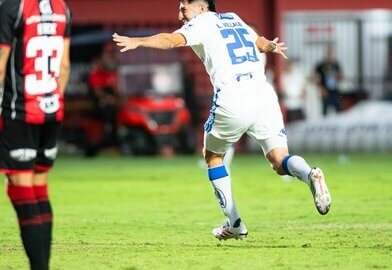 Vitória leva virada para o Cruzeiro no Barradão