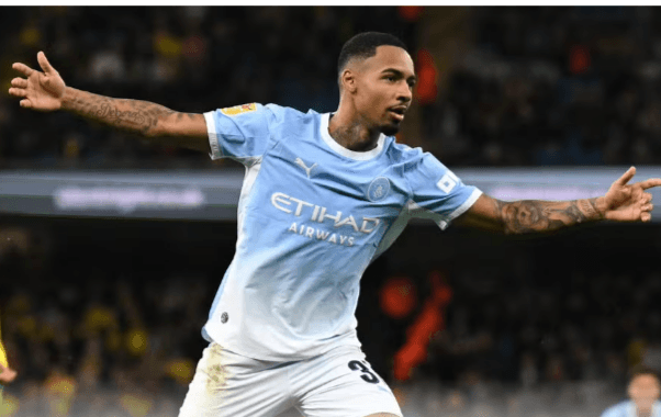 Ex-Palmeiras, Allan estreia com gol e assistência pelo Manchester City