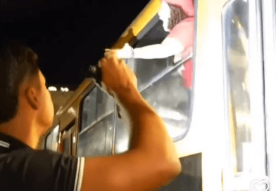 Vereador de Salvador questiona uso de ônibus escolar em evento ligado ao PT