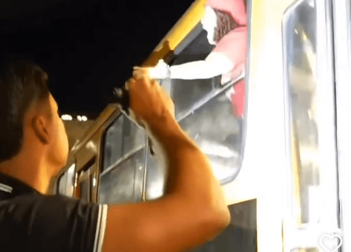 Vereador de Salvador questiona uso de ônibus escolar em evento ligado ao PT 1