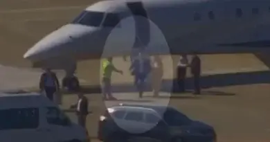 Imagens mostram Moraes e esposa desembarcando de jatinho ligado a Vorcaro após negociação de R$ 50 milhões 1