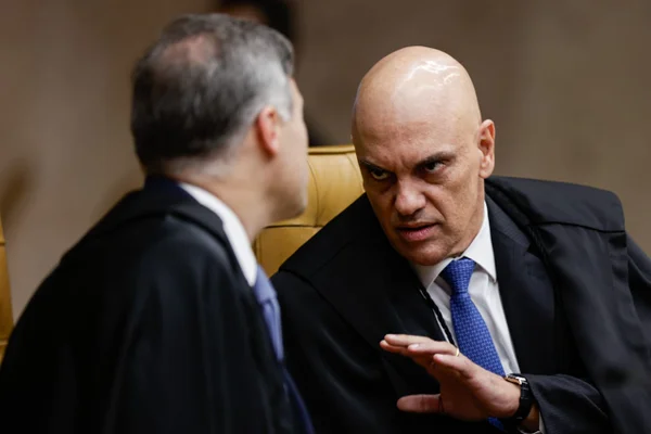 Moraes e Mendonça discutem no STF e quase chegam às vias de fato durante reunião 1