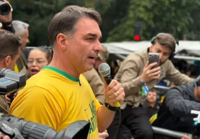 Eleitores de Flávio Bolsonaro lotam a Paulista no feriado de 7 de Setembro