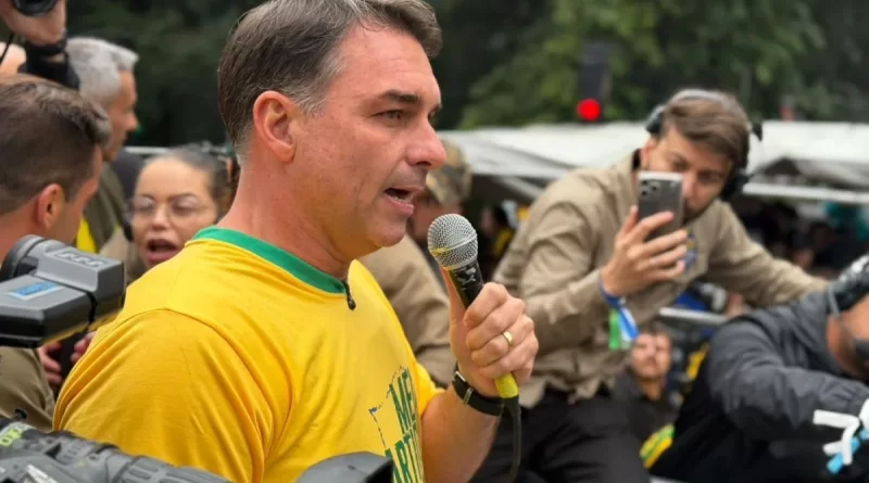 Eleitores de Flávio Bolsonaro lotam a Paulista no feriado de 7 de Setembro 1