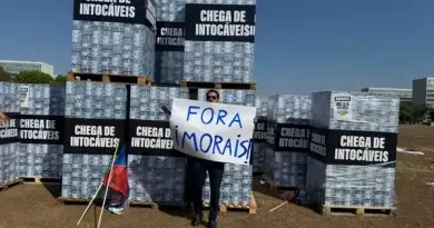 Manifestantes protestam contra Alexandre de Moraes antes de sessão do STF 3