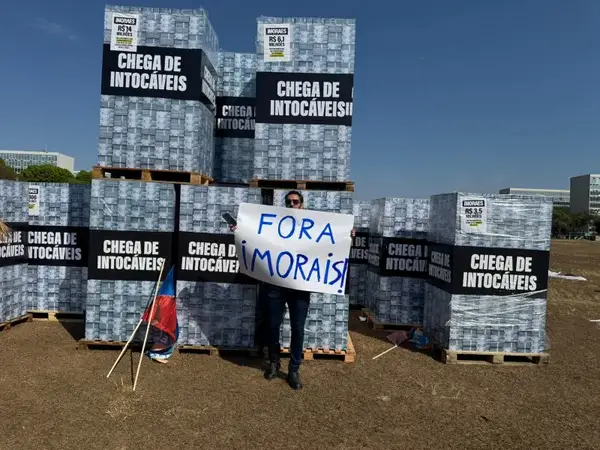 Manifestantes protestam contra Alexandre de Moraes antes de sessão do STF 1