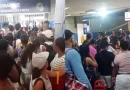 Ferry-boat opera com saída de duas em duas horas, tem falha no sistema de pagamento e causa confusão e filas durante feriadão