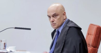 STF pode cometer “suicídio institucional” se não investigar Moraes, diz colunista