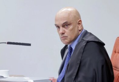 STF pode cometer “suicídio institucional” se não investigar Moraes, diz colunista