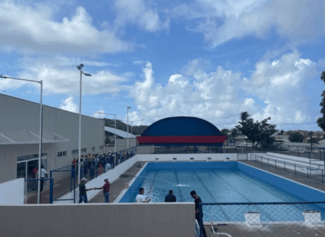 Dois anos após ampliação, Colégio Estadual de Vila de Abrantes tem relatos de problemas estruturais e falta de integração dos equipamentos à comunidad