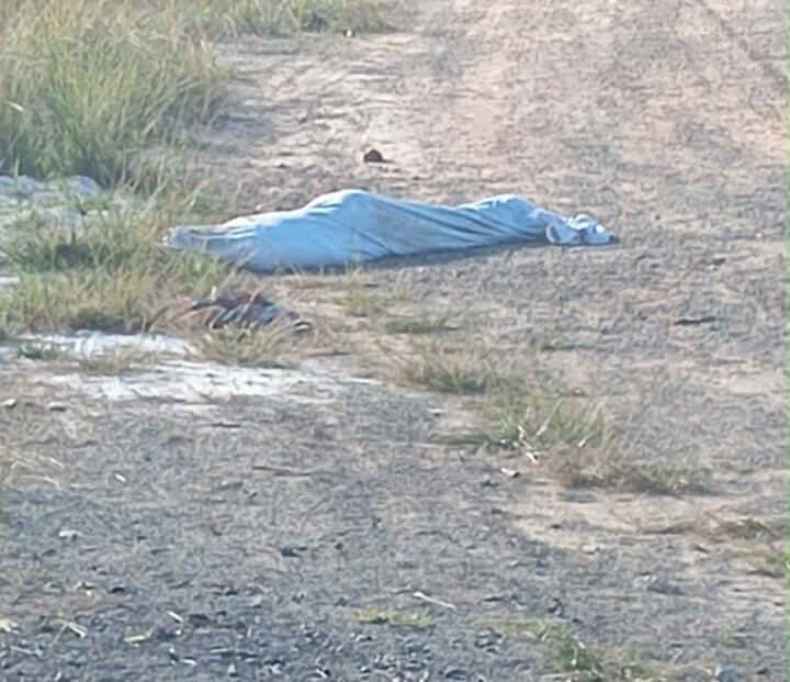 Corpo é encontrado enrolado em tecido às margens da Via Cetrel, em Camaçari 1