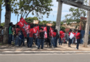 Militantes do PT fazem ato pró-Lula em frente ao Colégio Estadual Vila de Abrantes e geram questionamentos