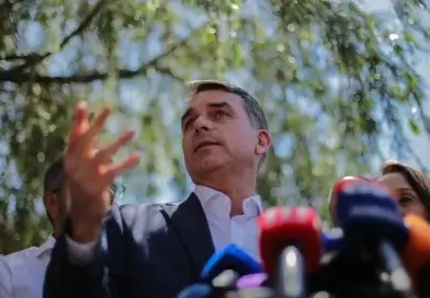 TSE investiga falta de áudio em propaganda eleitoral de Flávio Bolsonaro; órgão governado por Lula fez a distribuição 