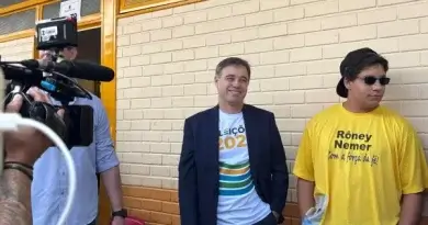 Sob aplausos, ministro André Mendonça vota no Distrito Federal