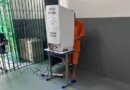 Presos provisórios deram três vezes mais votos a Lula do que a Flávio Bolsonaro no 1º turno