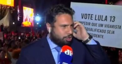 Apoiadores de Lula hostilizam repórter da Jovem Pan durante ato em São Paulo 2