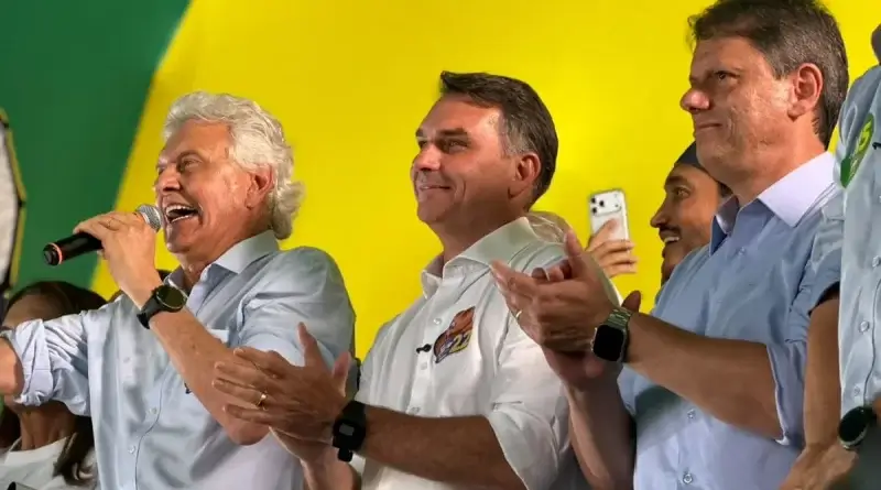 Caiado oficializa apoio a Flávio Bolsonaro no segundo turno em evento em Goiânia
